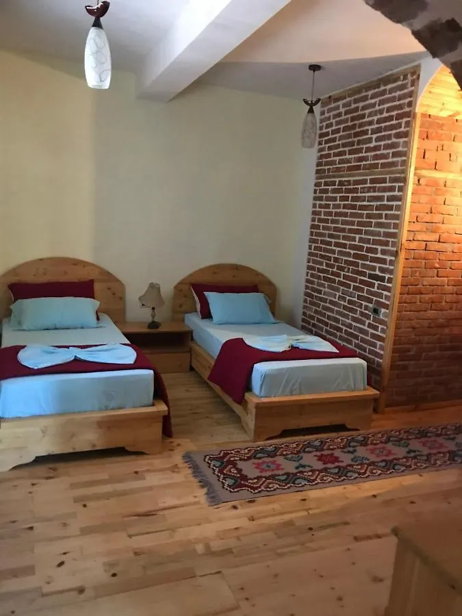 Guest House Lini 0*,  Albania