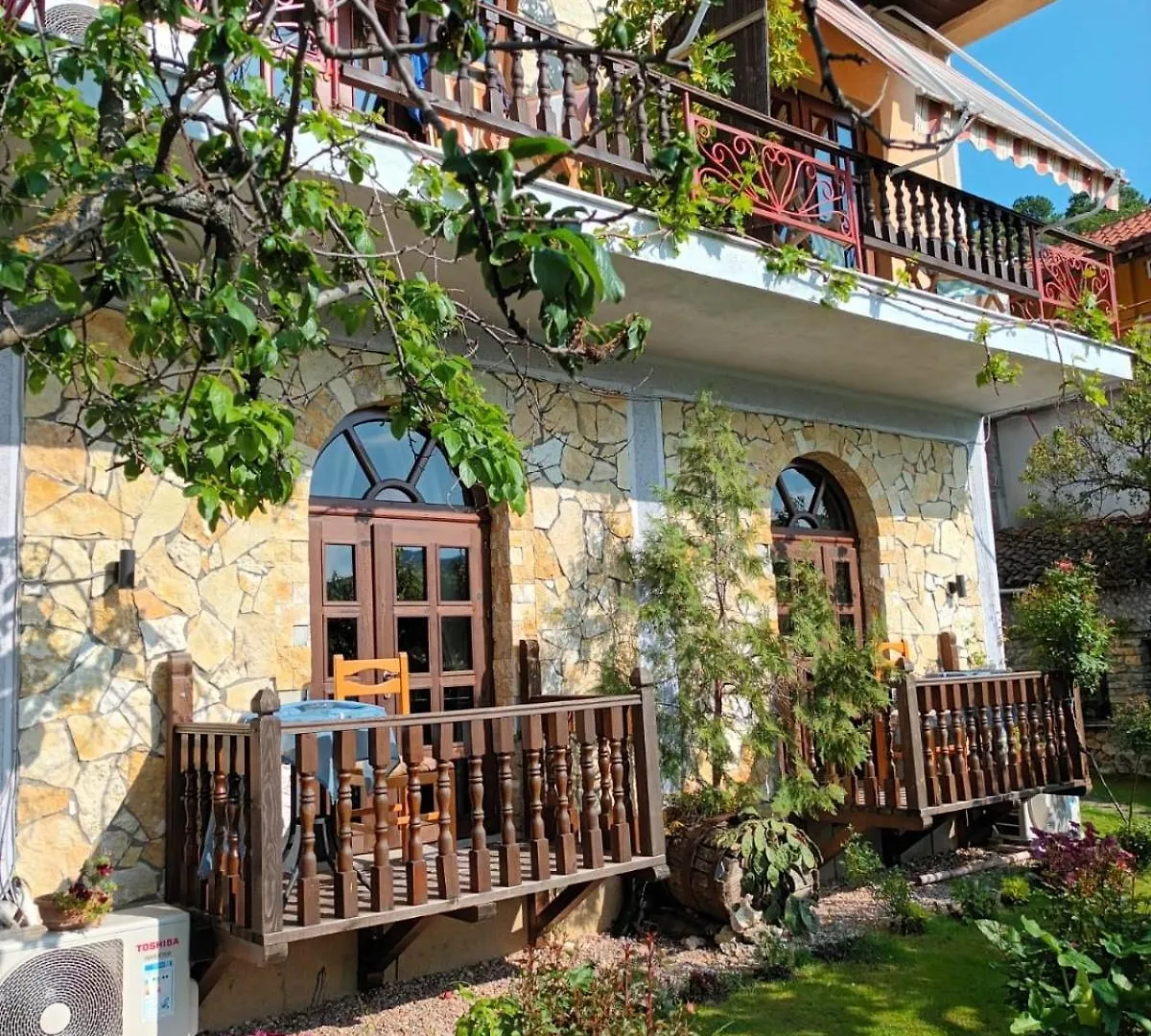 Guest House Lini 0*,  Albania