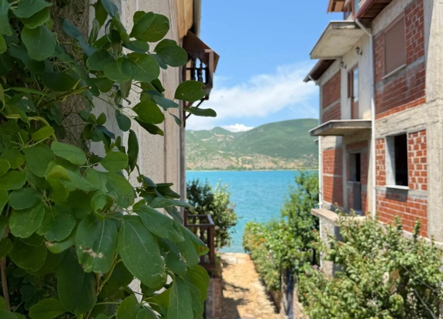 Guest House Lin 0*,  Албания